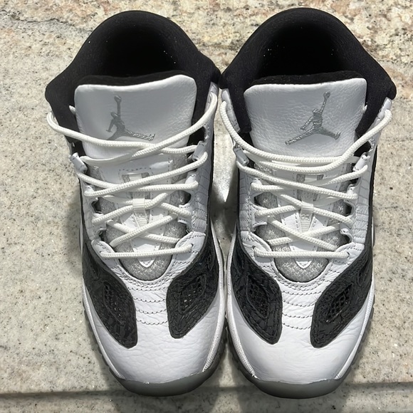 Jordan 11 Low IE - Picture 2 of 11